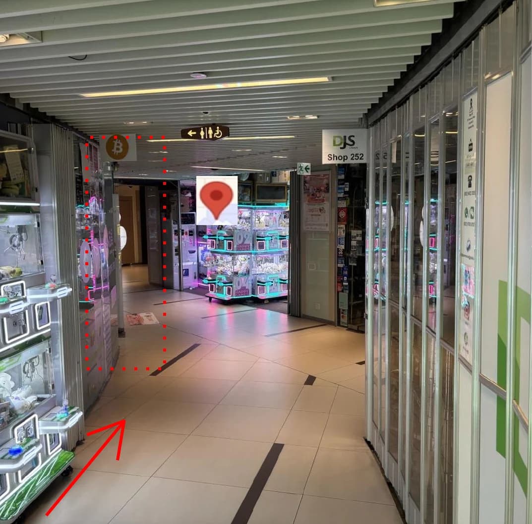 Route photo: Walk straight to Shop 256